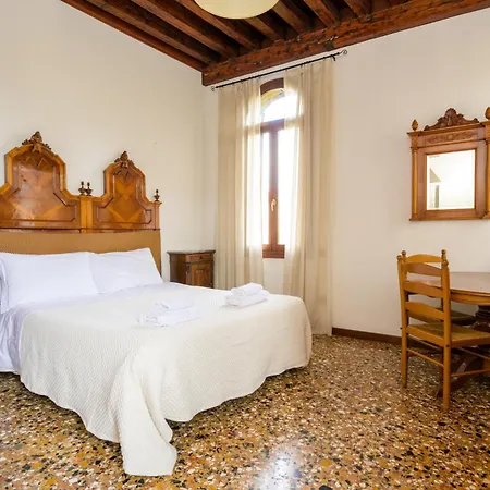 San Trovaso Apartamento *