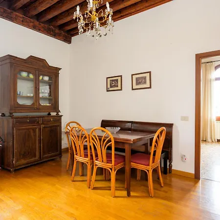 San Trovaso شقة البندقية