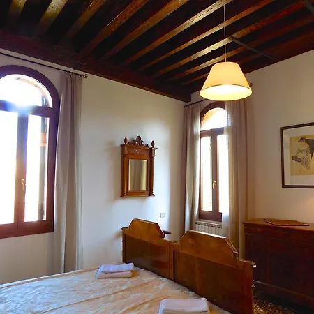 San Trovaso شقة البندقية