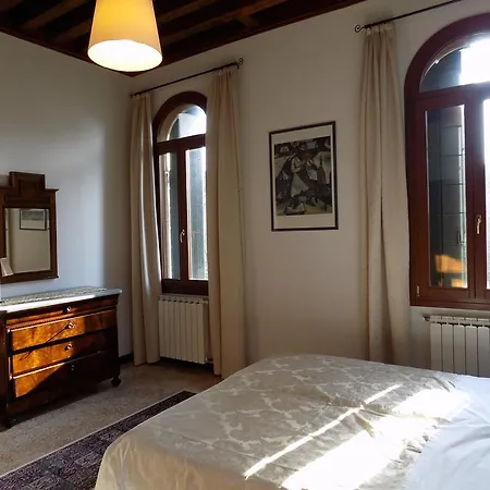 San Trovaso * البندقية