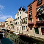 Ca' San Trovaso By Sarlux Apartment